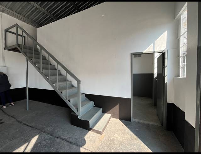 200M² WAREHOUSE TO LET IN SEBENZA